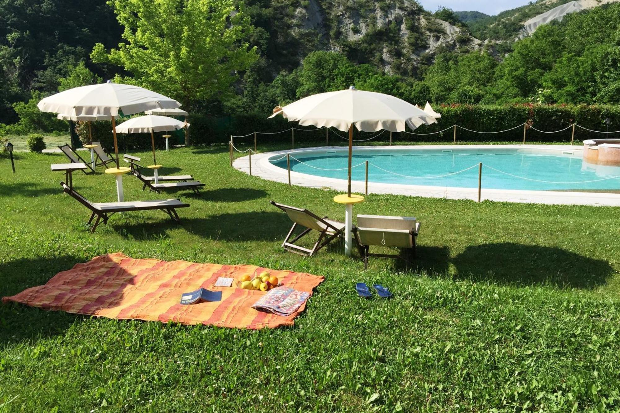 Relais Valguerriera Guest House Apecchio Luaran gambar